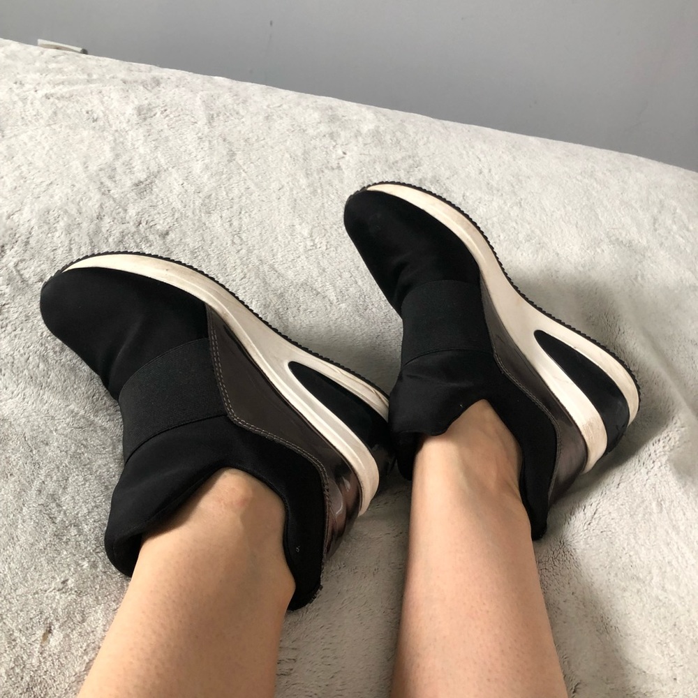 DKNY wedge